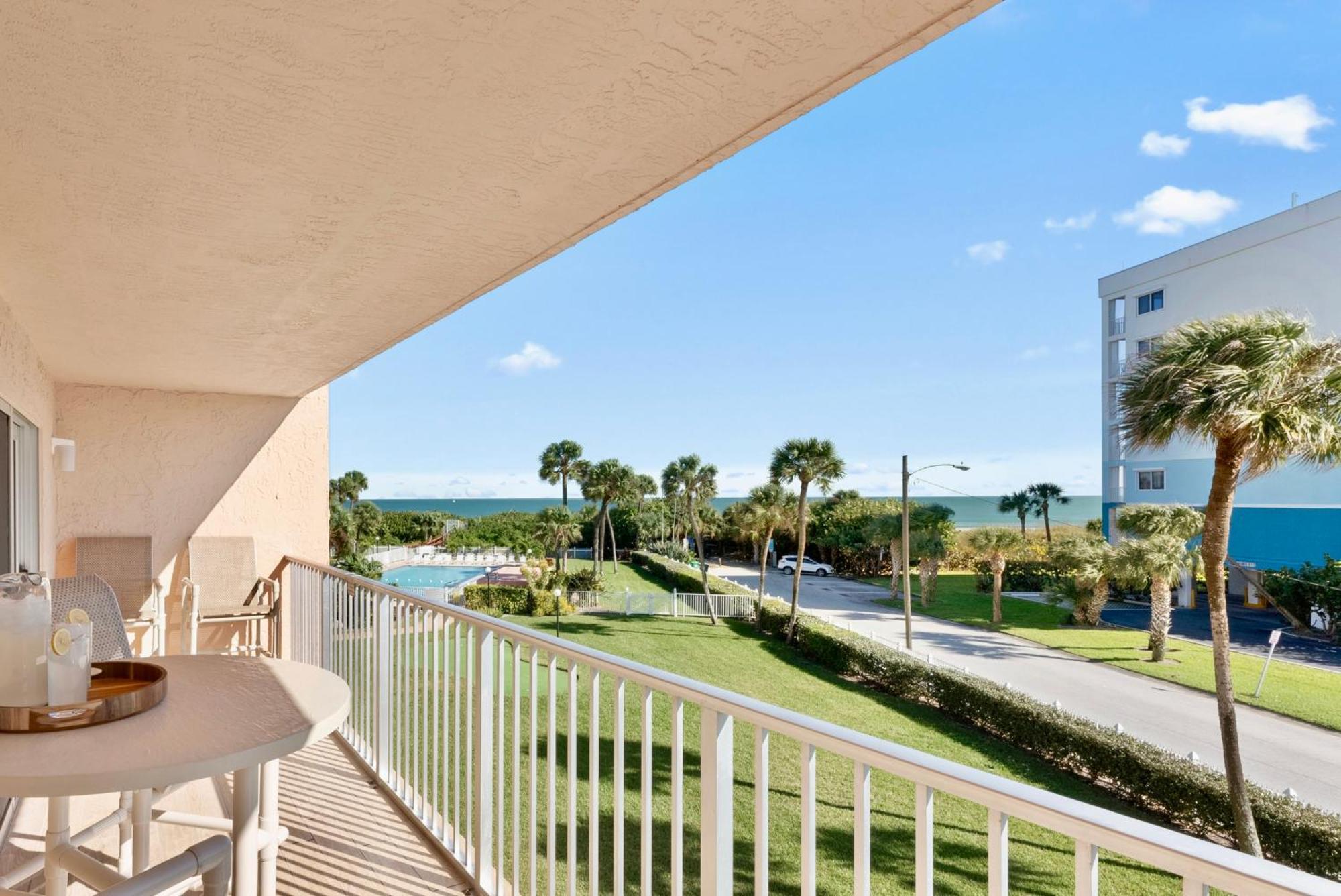 Cocoa Beach Towers 部屋 写真